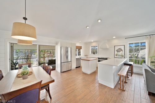 220 Palm Lk Dr, Sanibel FL 33957-5601 exterior