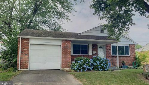 13 Farragut Ln, New Castle, DE 19720-2918