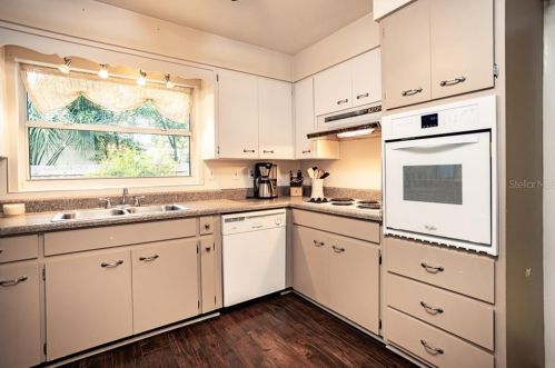 1221 Newport Ave, Lakeland FL 33803-3361 exterior