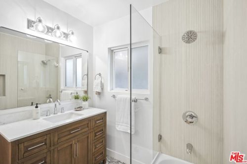 3351 Wrightwood Dr, North Hollywood CA  91604-3939 exterior