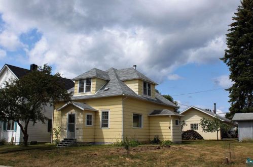 831 Chapman St, Ely, MN 55731-1619