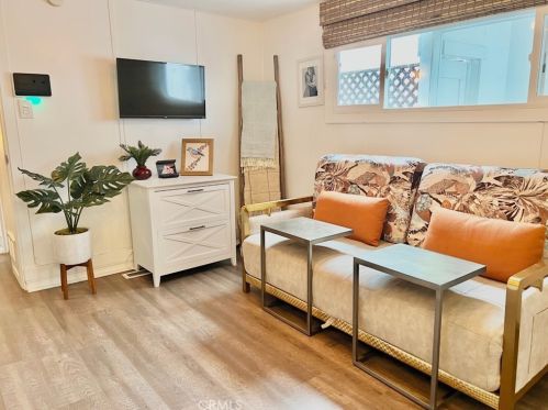 112 Yorktown, Newport Beach CA  92660-6144 exterior