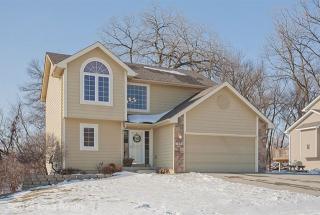 1005 O St, Indianola, IA 50125-2081