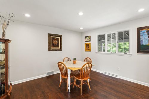 6 Orchard Dr, Flemington NJ  08822-1527 exterior