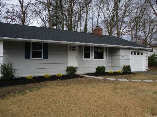 225 Connetquot Dr, Oakdale, NY 11769-1948