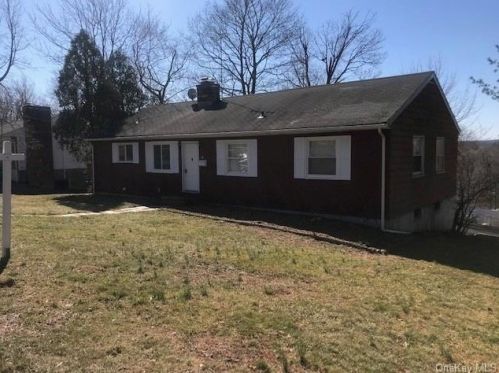 52 Ohio Ave, Congers, NY 10920-2512
