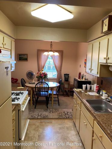 48 Stonehurst Blvd, East Freehold, NJ 07728-5700