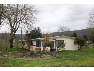 501 Elm St, Yoncalla, OR 97499-7532