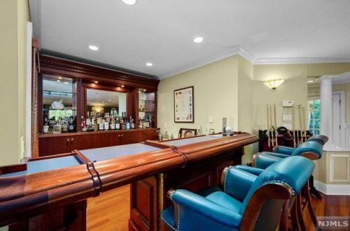 30 Oak Dr, Upper Saddle River NJ  07458-2132 exterior