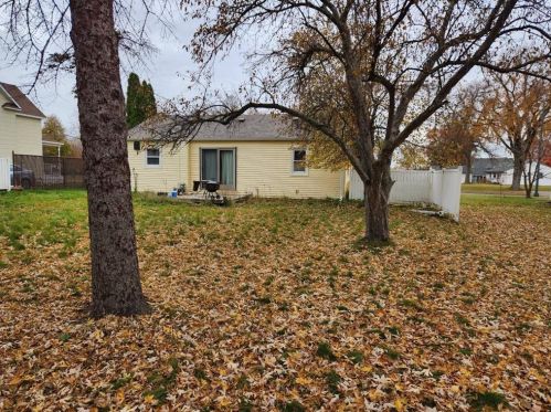 130 6th St, New Johannesburg, WI 54017-1825