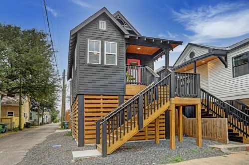 1311 13 St, Galveston TX 77550-8206 exterior