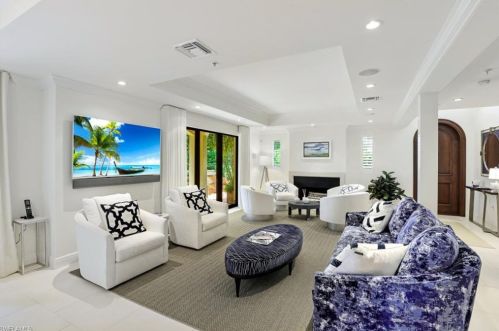 270 5th Ave, Naples, FL 34102-6522