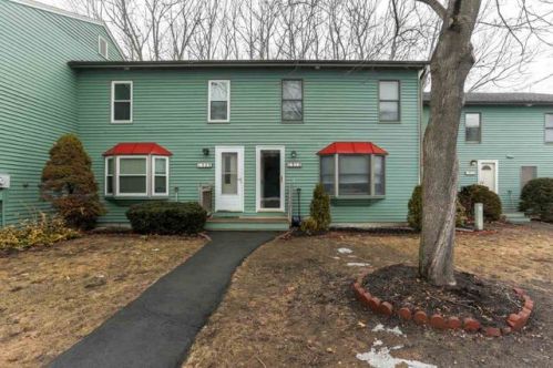 1310 Piscassic St, Newmarket, NH 03857-1193