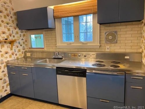 34 Robert Ln, Wallingford CT  06492-4317 exterior