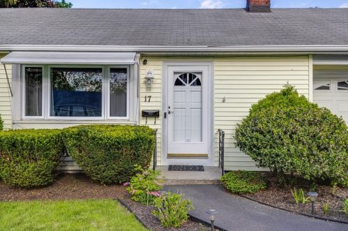 17 Salem Dr, Providence RI  02904-5235 exterior