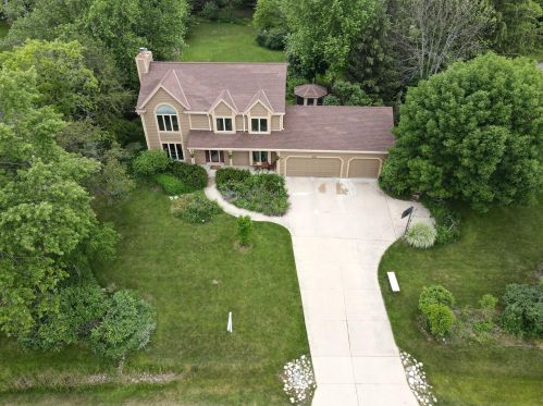 2234 Glenbrook Ln, Thiensville WI  53092-3116 exterior