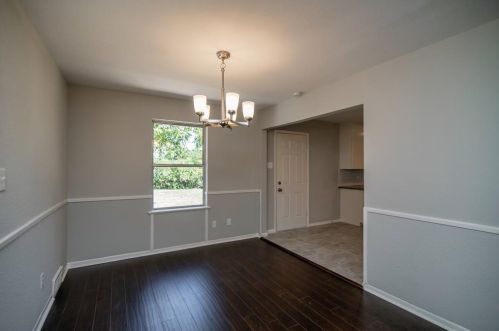 2813 Sarah Jane Ln, Fort Worth TX  76119-4723 exterior