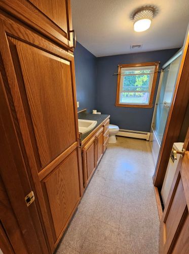 6 Gln Denin Dr, Salem NH  03079-2302 exterior