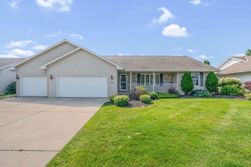 3066 Beth Dr, Green Bay, WI 54311-7566