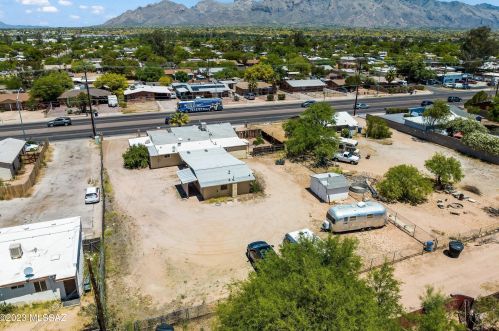 902 Prince Rd, Tucson AZ 85705-3028 exterior