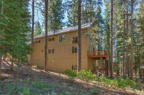 11720 Mougle Ln, Truckee CA  96161-6108 exterior