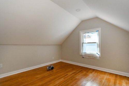 60 Crestwood Ave, Waterbury CT  06704-1621 exterior