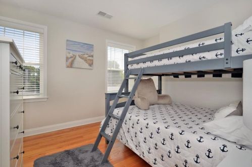 11 Jenny Ln, South Kingstown RI  02882-5434 exterior