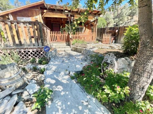 6505 Ivins Dr, Frazier Park, CA 93225-9404