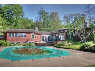 351 Sylvan Park Rd, Stowe, VT 05672-4585