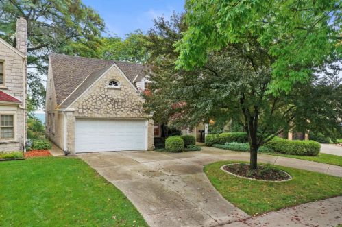 4114 Lk Dr, Milwaukee WI 53211-1719 exterior