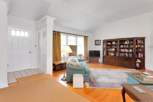 7 Malvern Rd, Stamford, CT 06905-2103