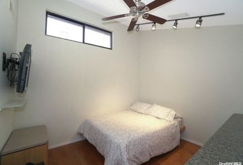 8 Wimbledon Ct, Muttontown NY  11753-2821 exterior