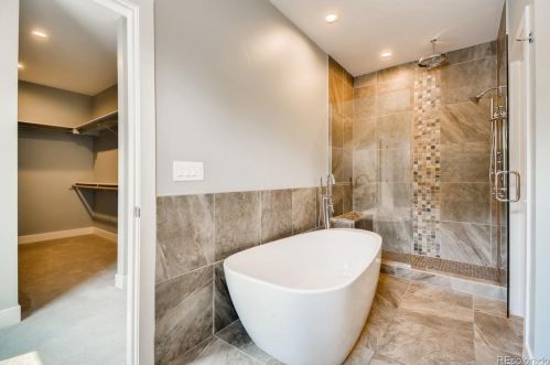 2111 Franklin St, Denver CO 80205-3905 exterior