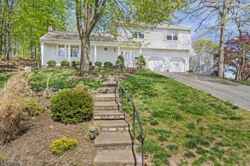 25 Beaver Ridge Rd, Greystone Park, NJ 07950-1939