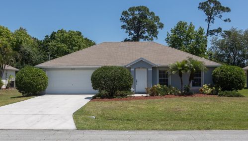 2473 Hinchman St, Fort Pierce, FL 34984-5070