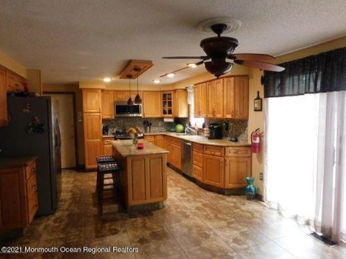 24 Atlantic Dr, Bricktown, NJ 08723-7504