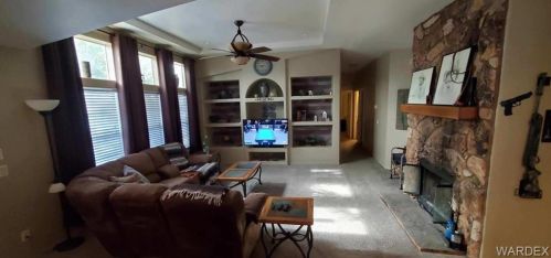 1643 Vly Dr, Mohave Valley AZ  86440-8583 exterior