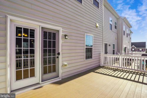 1739 Rockledge Ter, Woodbridge VA  22192-2512 exterior