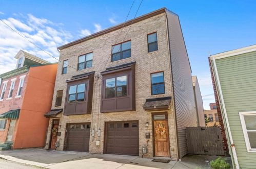 8 Uxor Way, Pittsburgh, PA 15203-1529