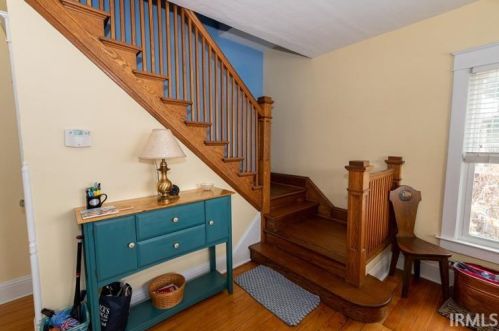 321 Edgewater Dr, Mishawaka IN  46545-6910 exterior