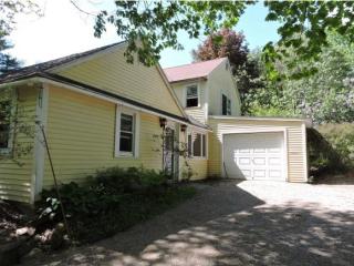 620 Macrae Rd, Colchester VT  05446-6825 exterior