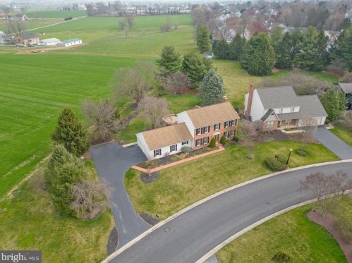 87 James St, Bareville, PA 17540-1400