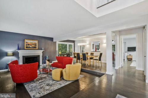 9801 Burke Pond Ln, Springfield VA  22015-2961 exterior