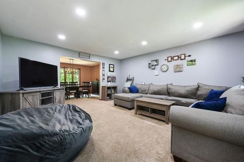 267 Newport Rd, Wampum, PA 16157-3517