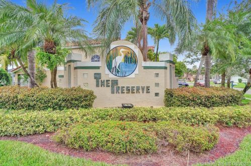 920 203rd Ave, Hollywood FL  33029-3439 exterior