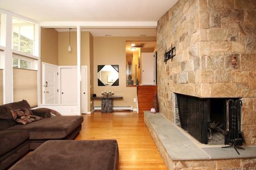 110 Grenelle St, Bridgeport, CT 06606-2311