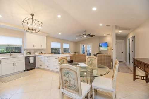 552 97th Ave, Naples, FL 34108-2279
