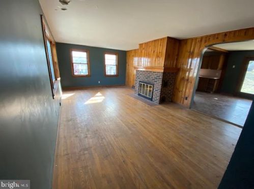 21 Sharon Rd, West Enola, PA 17025-1824