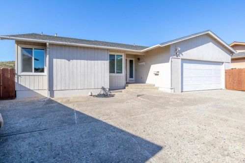 3136 Shoemaker Pl, Marina, CA 93933-2814