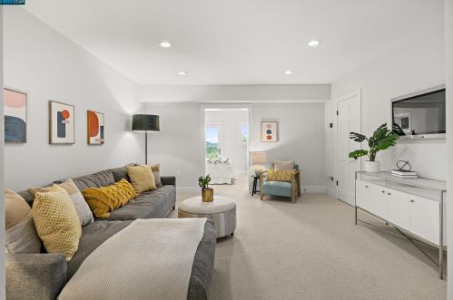 12740 Brookpark Rd, Oakland CA  94619-3137 exterior